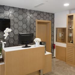 Sauna, Dampfbad, Aromatherapie, Warmsteinmassagen, Tiefengewebe-Massagen