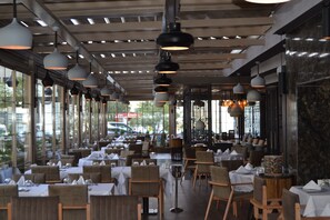 Breakfast, lunch and dinner served  - TRYP by Wyndham Ankara Oran (Ankara)