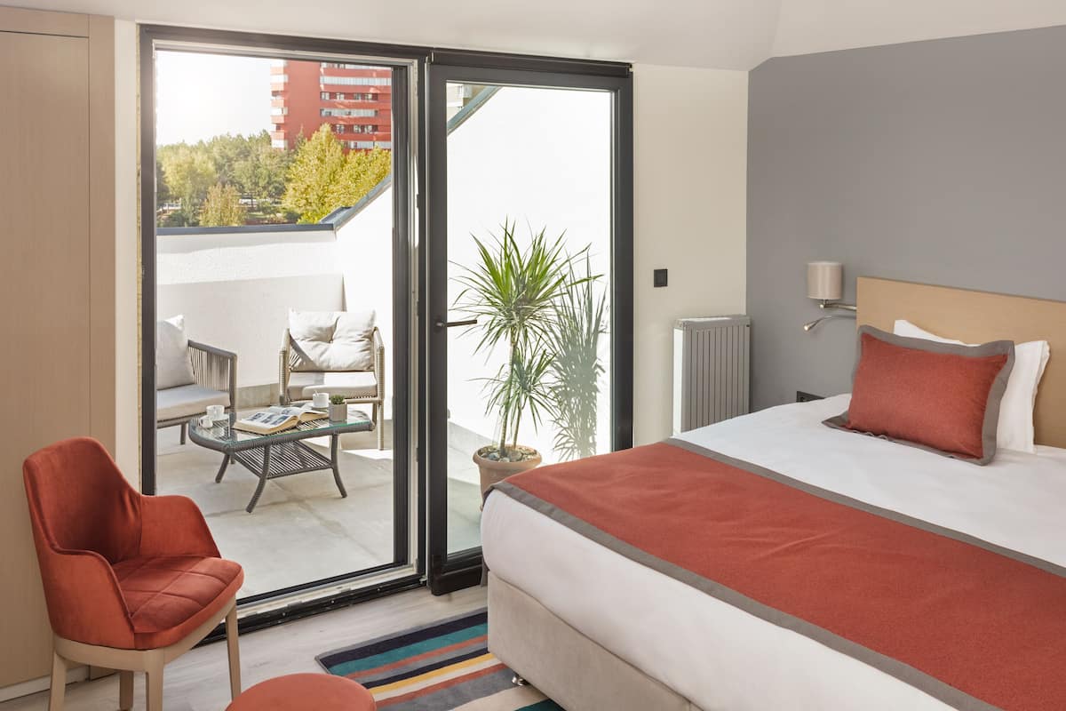 suite, 1 king bed, non smoking | city view