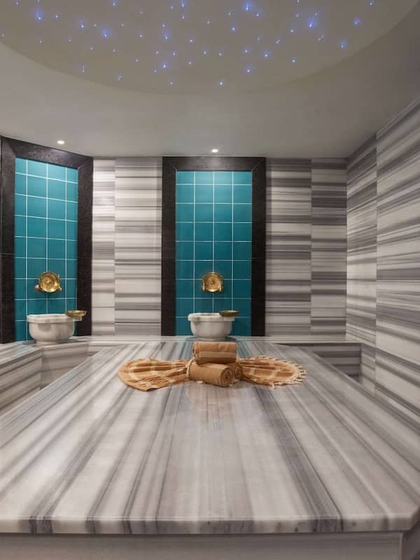 Sauna, Dampfbad, Aromatherapie, Warmsteinmassagen, Tiefengewebe-Massagen