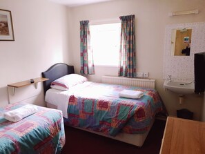Basic Twin Room, 2 Single Beds (Shared Bathroom)