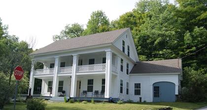 Historic Ski Home - 8 Min. To Mount Snow & 15 Min. To Stratton.