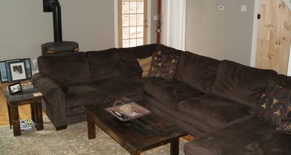 Historic Ski Home - 8 Min. To Mount Snow & 15 Min. To Stratton.