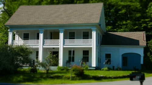 Historic Ski Home - 8 Min. To Mount Snow & 15 Min. To Stratton.