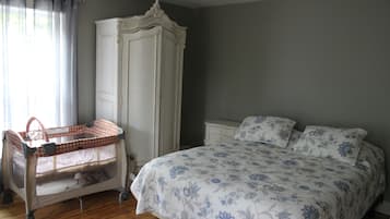 5 Schlafzimmer, Bügeleisen/Bügelbrett, Reisekinderbett, kostenloses WLAN