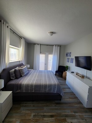 3 Schlafzimmer, Betten mit Memory-Foam-Matratzen, Bügeleisen/Bügelbrett