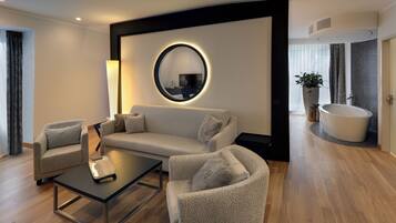 Suite | Zimmersafe, Schreibtisch, Verdunkelungsvorhänge, schallisolierte Zimmer