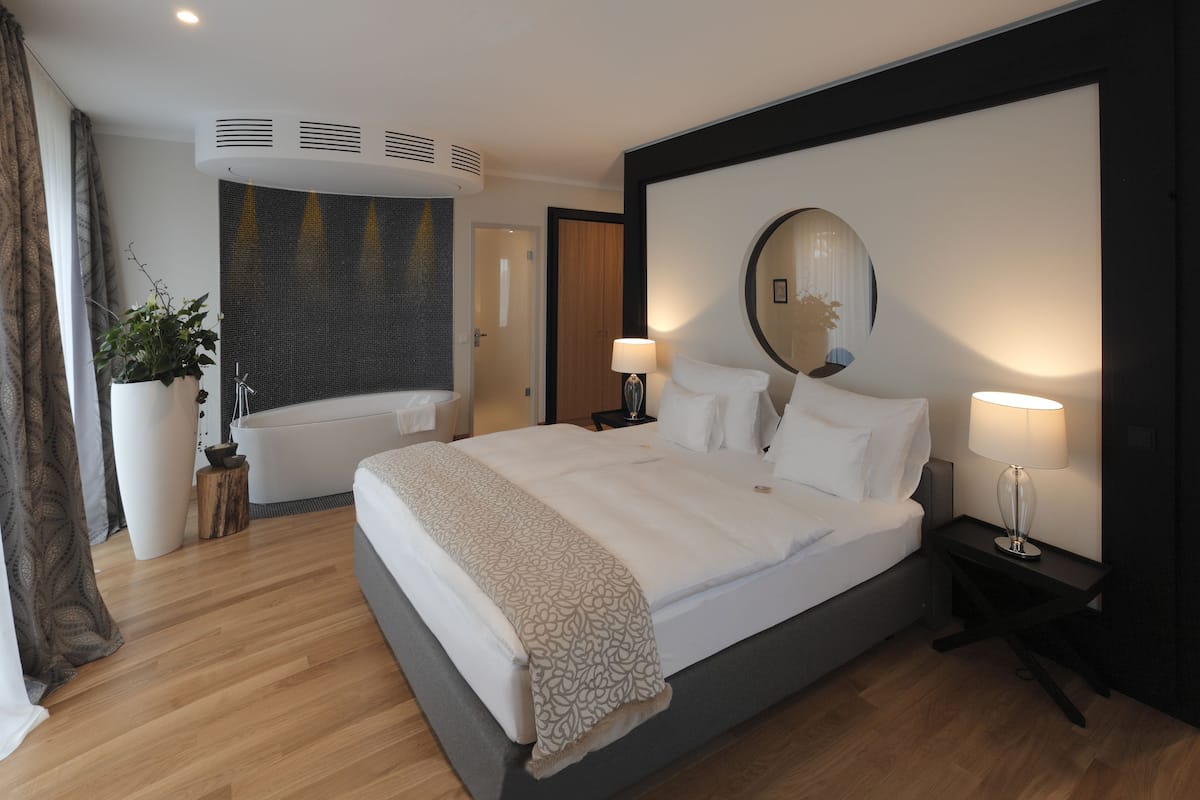 Suite | In-room safe, desk, blackout curtains, soundproofing