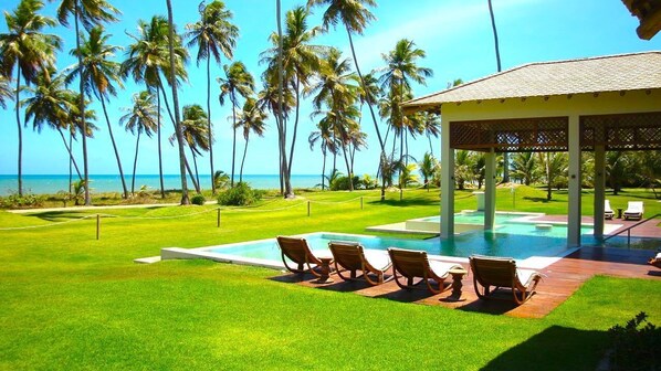 Alberca al aire libre 