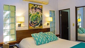 1 habitación, tabla de planchar con plancha, wifi gratis y ropa de cama 