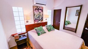 1 bedroom, iron/ironing board, free WiFi, bed sheets - sbElegant Escape, Comfortable Stay, Central Location, Near Dining & the Beach (San Juan)