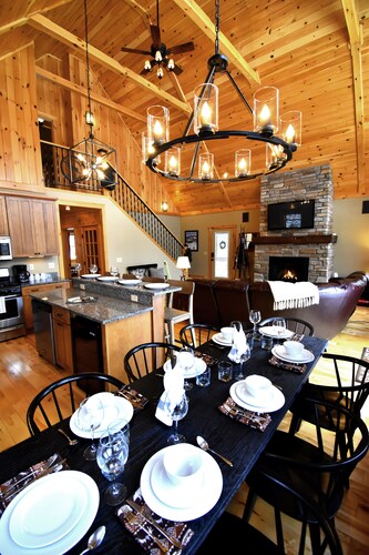Timber Creek Ski Chalet - Hot Tub / Mountain Views