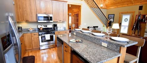 Køleskab, mikrobølgeovn, ovn, kogeplade