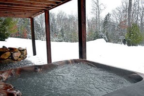 Outdoor spa tub - Timber Creek Ski Chalet - Hot Tub / Mountain Views (Bethel)