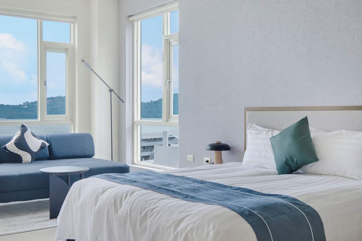 Blackout curtains, free WiFi, bed sheets