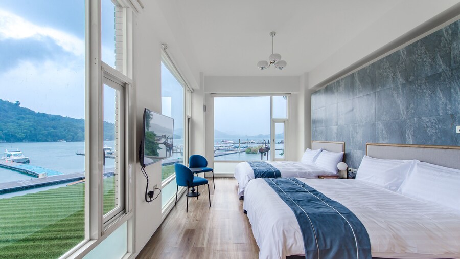 Shui Yang Lakeview House with Elevator