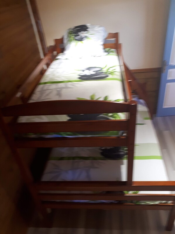 A bunk bed with a green and white patterned mattress. - Cozy cottage with panoramic views (AVIRONS)