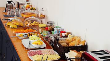 Free daily continental breakfast