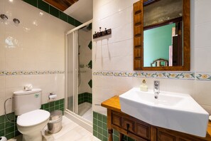 Combined shower/bathtub, hair dryer, bidet, towels - Private heated swimming pool. A/C in bedrooms. Barbecue. Free WIFI (Ingenio, Gran Canaria)