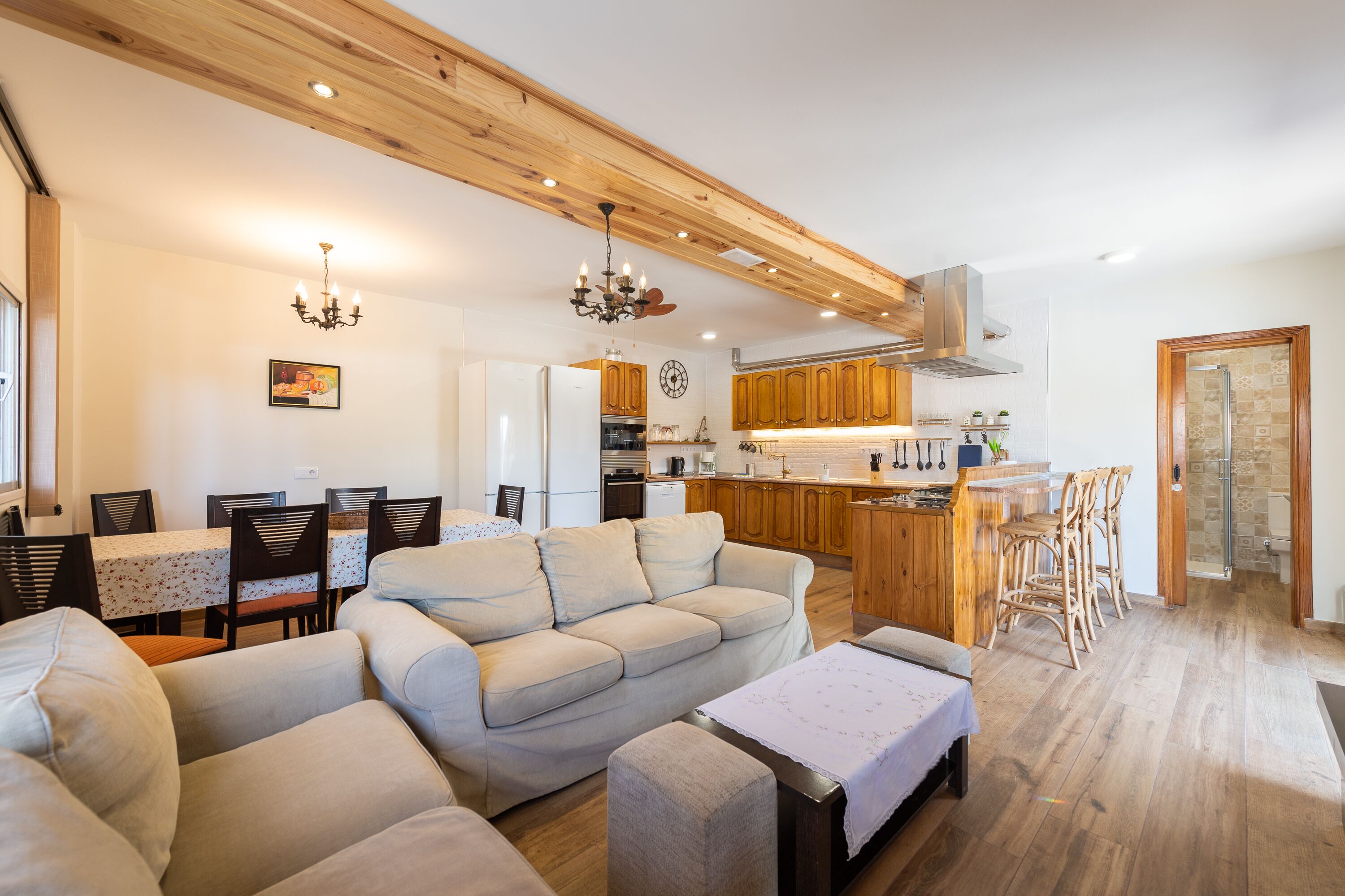 Smart-TV, Kamin, Videospiele, DVD-Player