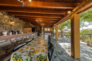 Outdoor dining - Private heated swimming pool. A/C in bedrooms. Barbecue. Free WIFI (Ingenio, Gran Canaria)
