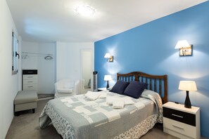6 bedrooms, in-room safe, desk, iron/ironing board - Private heated swimming pool. A/C in bedrooms. Barbecue. Free WIFI (Ingenio, Gran Canaria)
