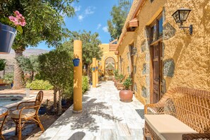 Outdoor dining - Private heated swimming pool. A/C in bedrooms. Barbecue. Free WIFI (Ingenio, Gran Canaria)