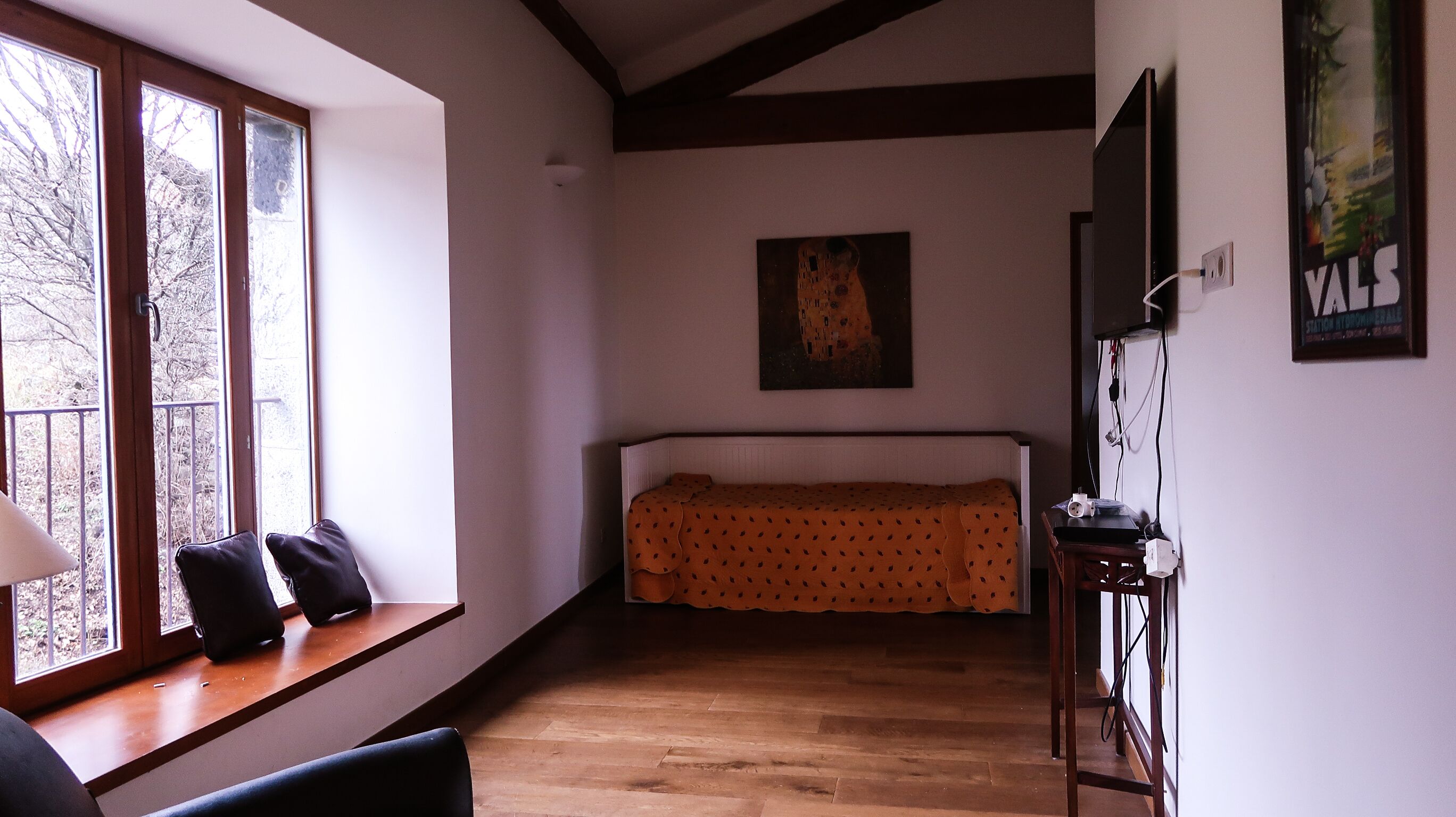 6 chambres, fer et planche à repasser, lit parapluie, Wi-Fi gratuit