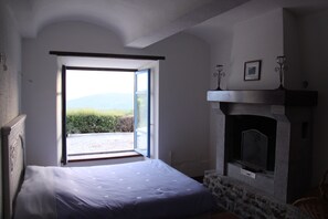 6 bedrooms, iron/ironing board, travel cot, free WiFi