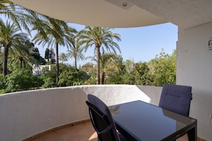 Outdoor dining - Coronado U 25 (Marbella)