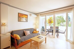 TV - Beachside studio Coronado (Marbella)