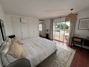 2 chambres, fer et planche à repasser, Wi-Fi gratuit, draps fournis