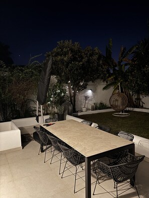 Outdoor dining - Casa Alejandro (Marbella)