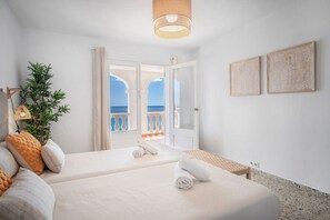 4 bedrooms, desk, iron/ironing board, WiFi
