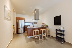 Apartment, 2 Bedrooms | Private kitchen