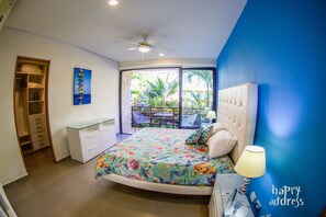 Appartement, 2 slaapkamers | 2 slaapkamers, een kluis op de kamer, een strijkplank/strijkijzer