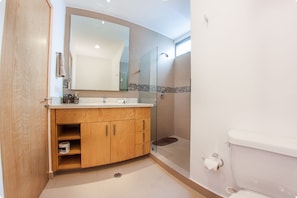 Apartment, 2 Bedrooms | Bathroom