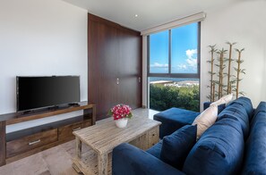 Departamento, 1 habitación | Sala de estar | Televisión de pantalla plana