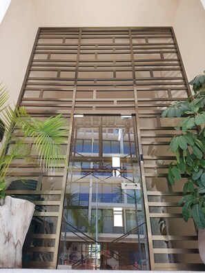 Exterior - Nice and Great location to steps to Mamitas beach 2 BR by Happy Address (Playa del Carmen)