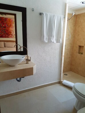 Bathroom - Nice and Great location to steps to Mamitas beach 2 BR by Happy Address (Playa del Carmen)