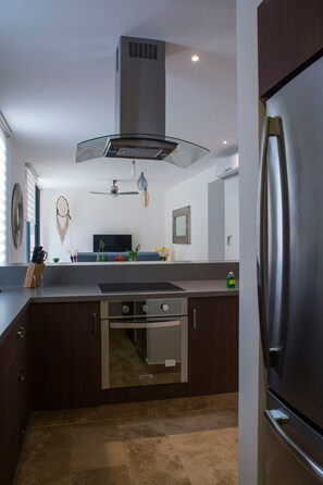 Apartment, 2 Bedrooms | Private kitchen