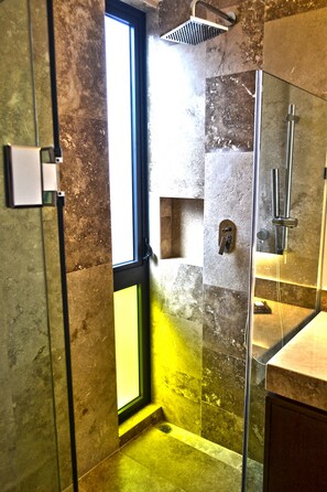 Bathroom shower - Amazing 2BR condo in wonderful location of Tulum by Happy Address (Tulum)