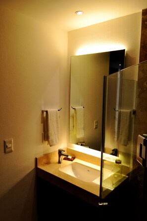 Apartment, 1 Schlafzimmer | Badezimmer | Dusche, kostenlose Toilettenartikel, Haartrockner, Handtücher