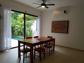 Casa, 3 habitaciones | Servicio a la habitación