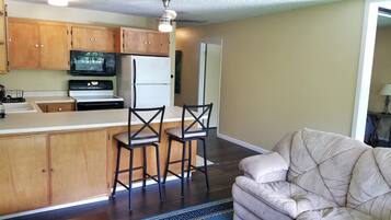Standard Apartment, 2 Bedrooms, Non Smoking | Private kitchen | Full-size fridge, microwave, oven, stovetop
