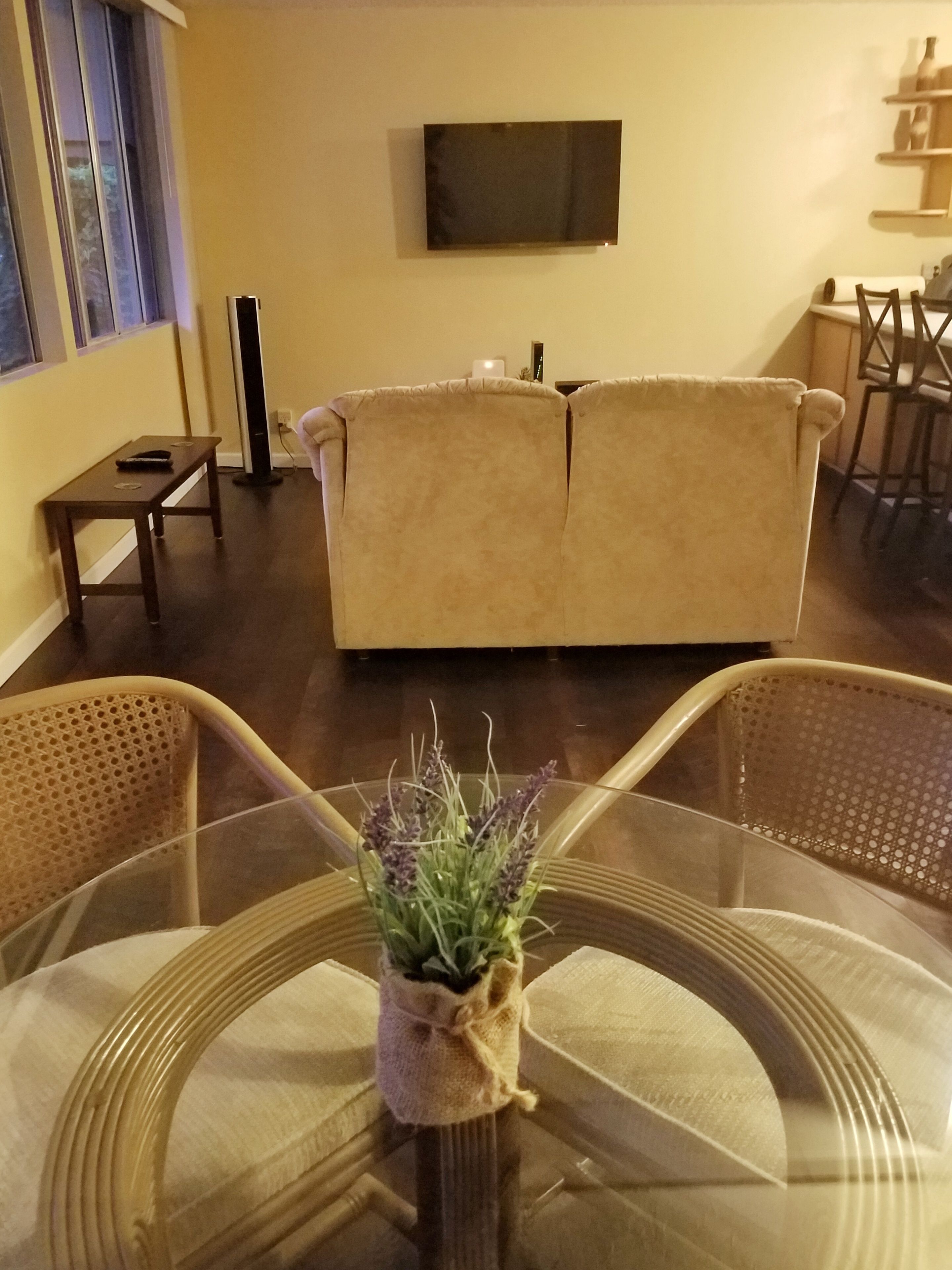 تناول الطعام داخل الغرفة