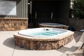 Outdoor spa tub - Rockies 2124 (Steamboat Springs)