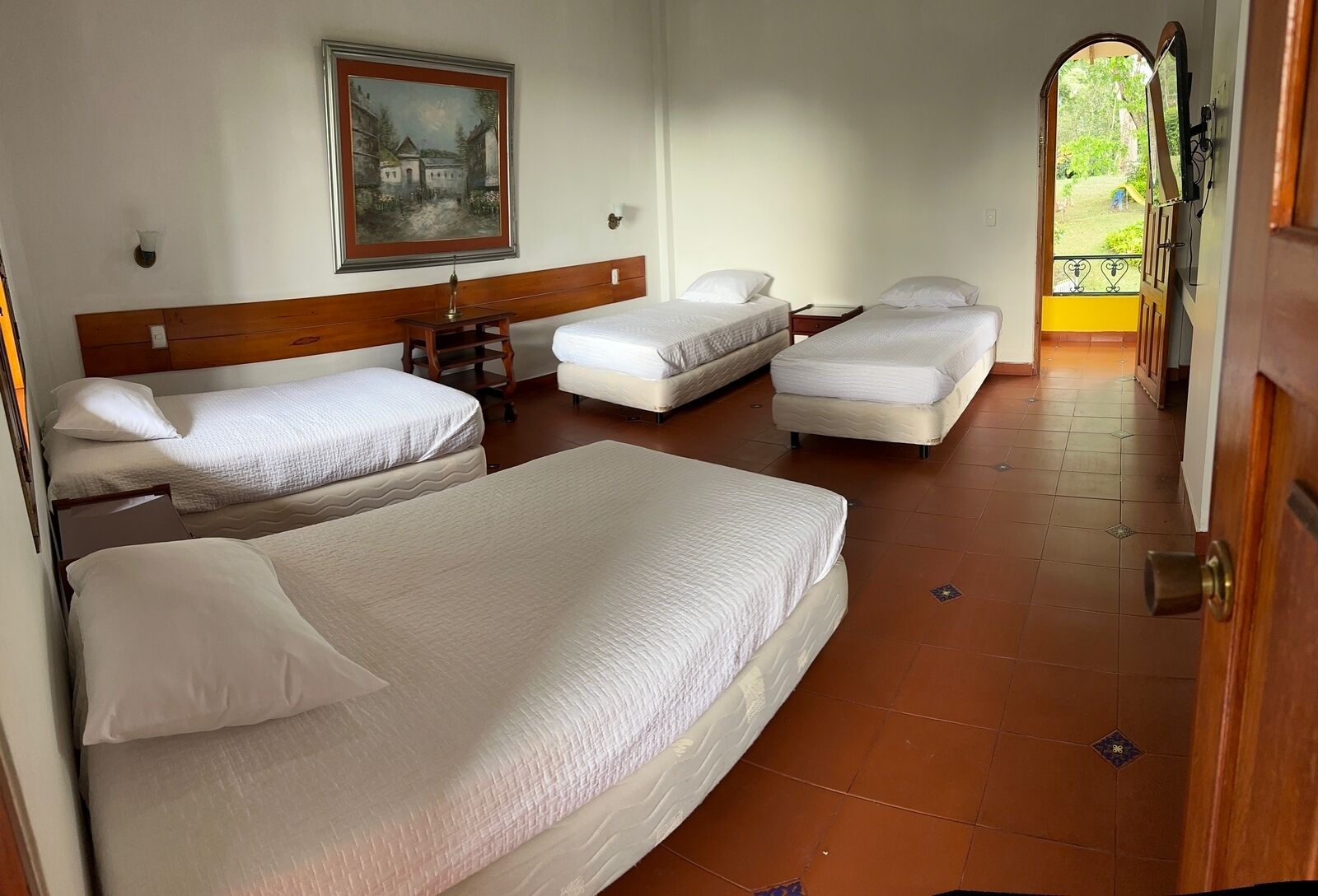 traditional quadruple room, multiple beds, non smoking | bathroom | shower, free toiletries, towels