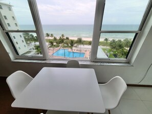 Premier Studio, Beach View | Floor plan - Beach Front Studio (Miami Beach)