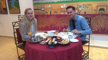 Gratis lokale morgenmadsretter hver dag